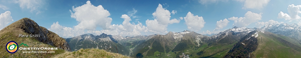 30 Pizzo Vescovo a sx, Valgussera a dx.jpg